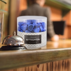 Betthupferl Schoko Geschenk Blau 7047 3 104 Günthart Blaue Pralinenherzen
