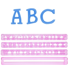 Ausstecher Großbuchstaben und Zahlen - Serifen