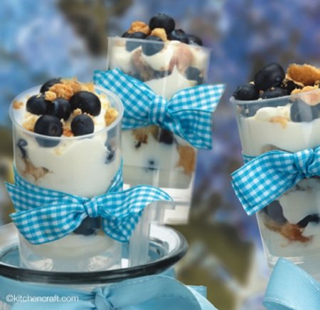 Blaubeeren Joghurt Dessert mit Haferkeksen