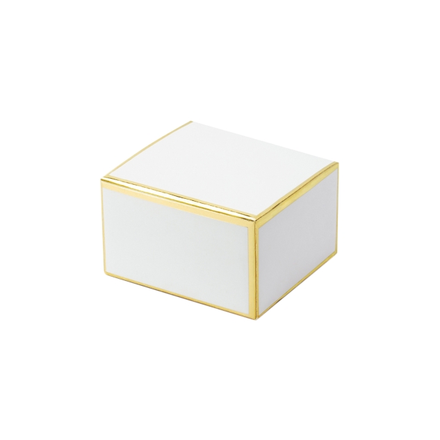 10 kleine, weiße Geschenkboxen mit goldfarbenem Rand aus Papier 