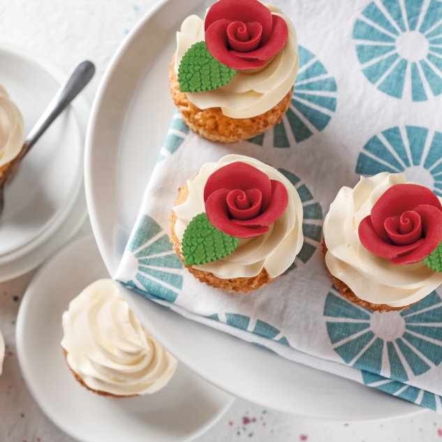 BackDecor 3 rote Rosen aus Marzipan, 4er Set (4x33g) 