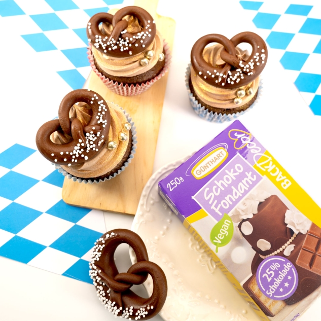 BackDecor Schokoladen Fondant, 8x 250 g | 100% Vegan | Palmölfrei | Schokoladengeschmack 
